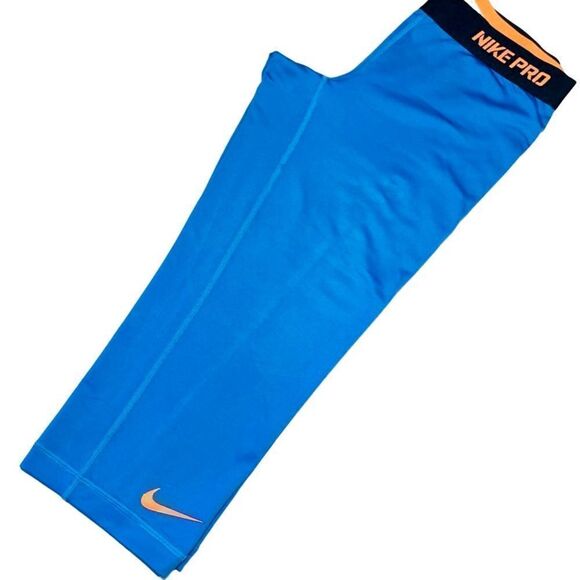 Nike Pro Crops   - Picture 1 of 4